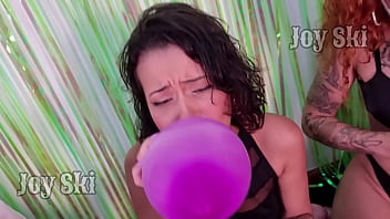 Feliz aniversário prima vamos nos esfregar com balões