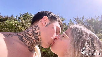 Briguei com meu namorado e vim mamar outro na praia