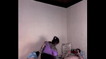 Nos bastidores dando o cuzinho pro boy da amiga