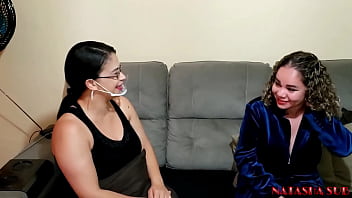 Eu ajudando na depilação intima com cera