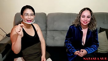 Eu ajudando na depilação intima com cera