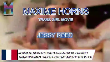 Je me fais goder par babyjessyreed puis je la prends en levrette son cul est parfait son regard en dit long m