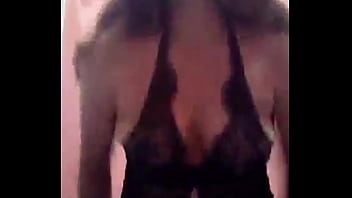 Aurora estelar se muestra en el baño de su casa