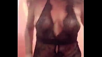 Aurora estelar se muestra en el baño de su casa