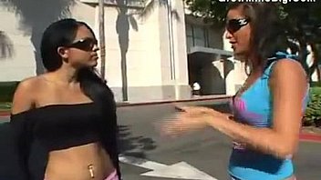 Girl goes home with him for hot hardcore