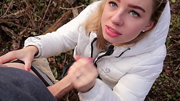 Risky cock sucking outdoors with cum eating ava monn
