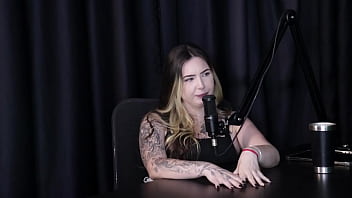 Morena safada faz stripper após falar das exigências de se fazer uma live e participou de uma suruba sem consentimento charlottye watch sheer red