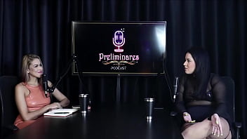 A gostosa da pri melancia sensualizando seus enormes peitos e mostrando sua bunda no preliminares podcast com bia hot watch sheer red