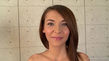 Smoking hot babe alexis brill welcome to porn casting