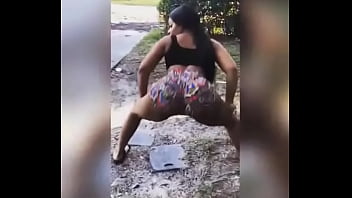 Throw dat azz in a circle