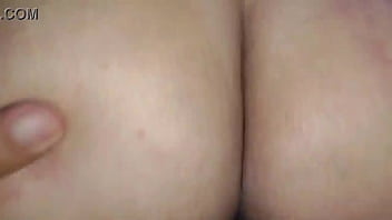 Cadela casada cavalgando no macho