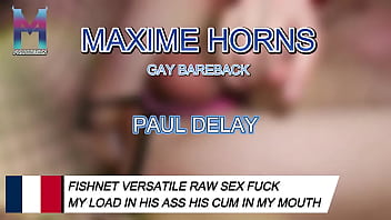 Il m’attache en résille sur une croix bdsm puis s’empale sur ma bite sans le baise il me lèch