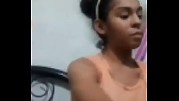 La chica no quiere estar sola La chica no quiere estar sola