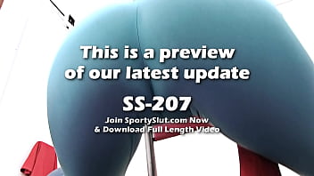 Huge ass brunette slut has huge cameltoe in spandex leotard