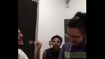 Fritando no estúdio