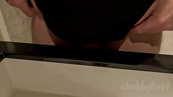 Chubbykaot peeing and cumming on the sink at the gym