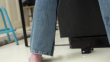 Alice maze wetting jeans