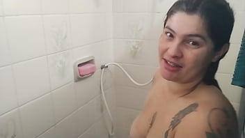 Meu Marido Safado Me Pegou No Banho E Colocou Eu Pra Mamar A Rola Dura thumbnail