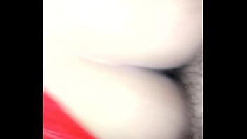 Casada sentando no pelo