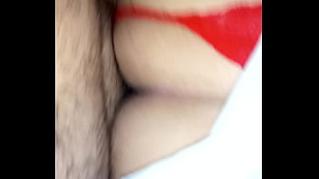 Casada sentando no pelo