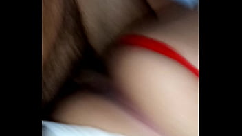 Casada sentando no pelo