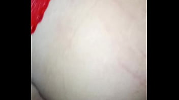 Casada sentando no pelo