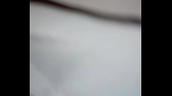 Casada sentando no pelo