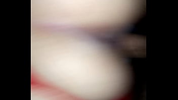 Casada sentando no pelo