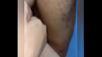 Meu cuzinho não aguentou a rola monstruosa desse negão