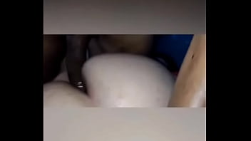 Meu cuzinho não aguentou a rola monstruosa desse negão