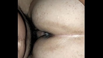 Mujer rica con tanga