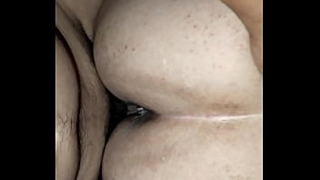 Mujer rica con tanga