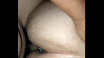 Mujer rica con tanga