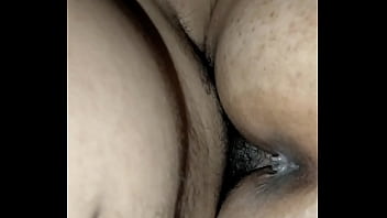 Mujer rica con tanga