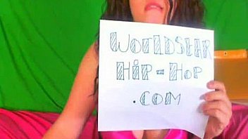 White girl tries to make her booty clap