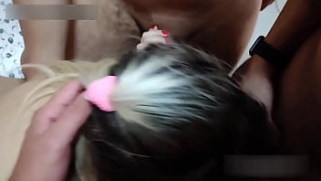 Novinha portuguesa novinha chamou o poderoso258 e seus amigos para gangbang e enfiou 3 pinto na sua buceta