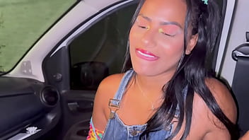 Encontrei com uma novinha brincando no parque e ela pediu pra bricar com meu pirulito cabecudo então levei ela para o carro completo no red