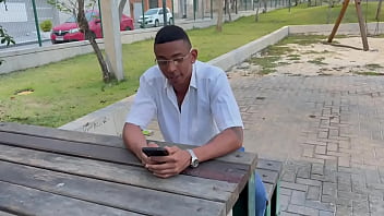 Encontrei com uma novinha brincando no parque e ela pediu pra bricar com meu pirulito cabecudo então levei ela para o carro completo no red