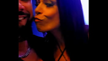 Novinha safada trepando no sofá buceta molhada rebolando gostoso