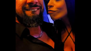 Novinha safada trepando no sofá buceta molhada rebolando gostoso