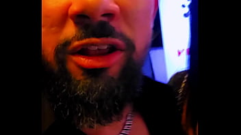 Novinha safada trepando no sofá buceta molhada rebolando gostoso