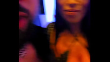 Novinha safada trepando no sofá buceta molhada rebolando gostoso