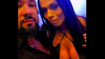 Novinha safada trepando no sofá buceta molhada rebolando gostoso