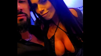 Novinha safada trepando no sofá buceta molhada rebolando gostoso