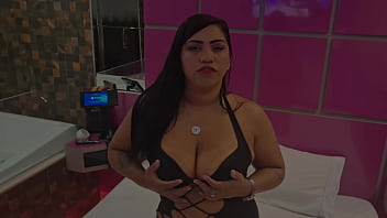 A lactante meus biquinhos estão cheios de leitinho pra você