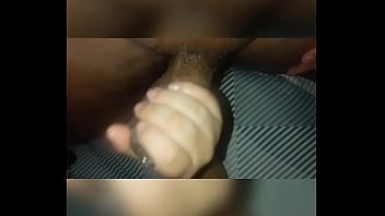 Mexendo no pau do meu gostoso