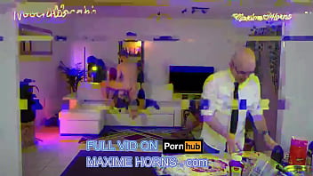 C’est pas moi qui ai commencé c’est moi qui ai fini dans sa chatte sans me retenirelle m’a fait jouir co