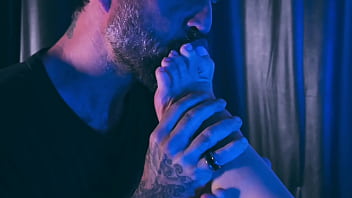 Feel my feet melting on your mouth