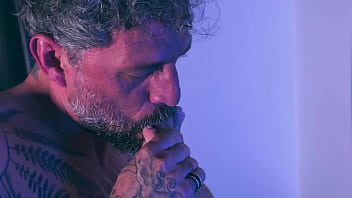 Feel my feet melting on your mouth