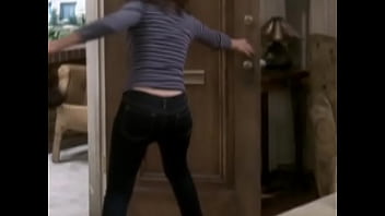 Fuckable Leah Remini In Jeans Soomed thumbnail